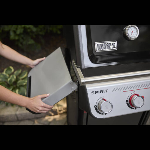 Sklápanie postrannej police na grile Weber