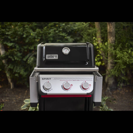 plynový gril Weber Spirit E-325 so sklopenými postrannými policami